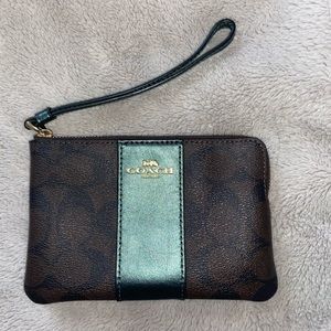 Coach Outlet Corner Zip Wristlet